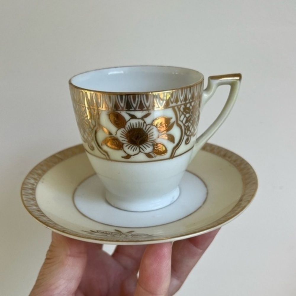 Vintage Chikaramachi Japan Tea Set Teapot, Sugar Dish, Creamer, 4 Cups & Saucers - Picture 14 of 16